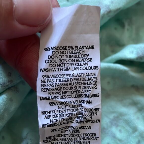 Boohoo Plus Ditsy Floral Smock Dress - Picture 4 of 5